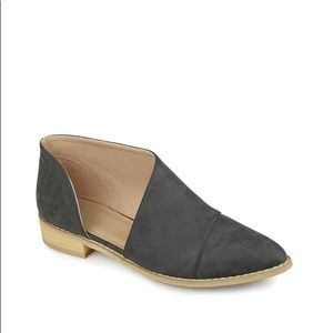 NEW Journee Quelin Flat